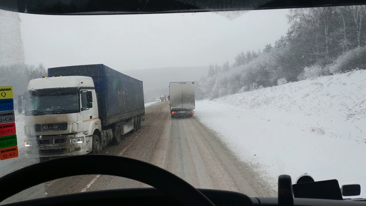 Когда закроют дороги для грузовиков. КАМАЗ 53212 Дальнобой. Фура зимой. Трасса зимой фура. Вид с кабины фуры.